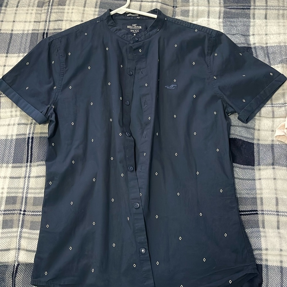 Navy Hollister muscle fit button down